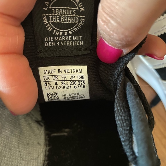 EUC Adidas sneakers - Picture 3 of 7